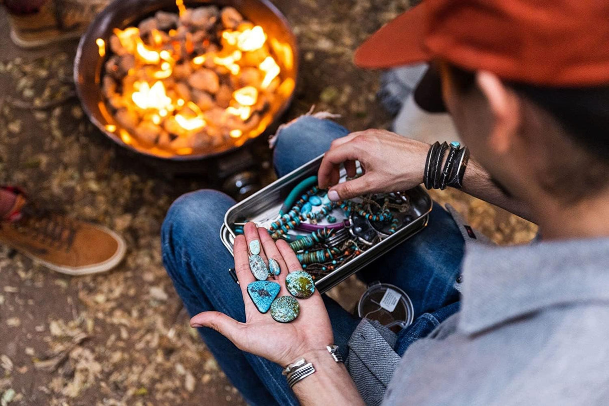 Caja útil clásica 1.25QT con diseño martillado