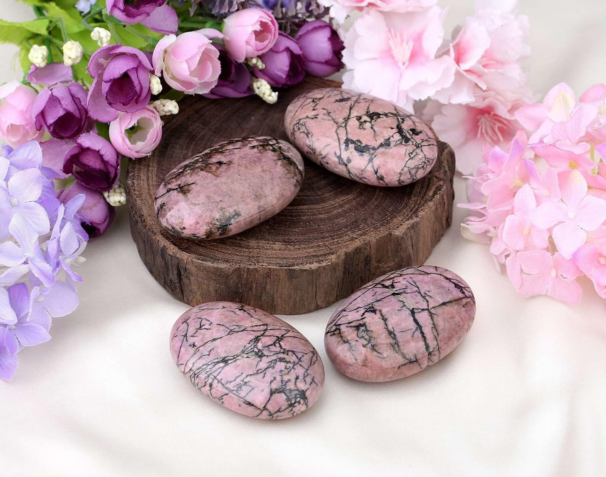 Piedra de palma de Rodonita 2.4" - Efectos calmantes y sanación