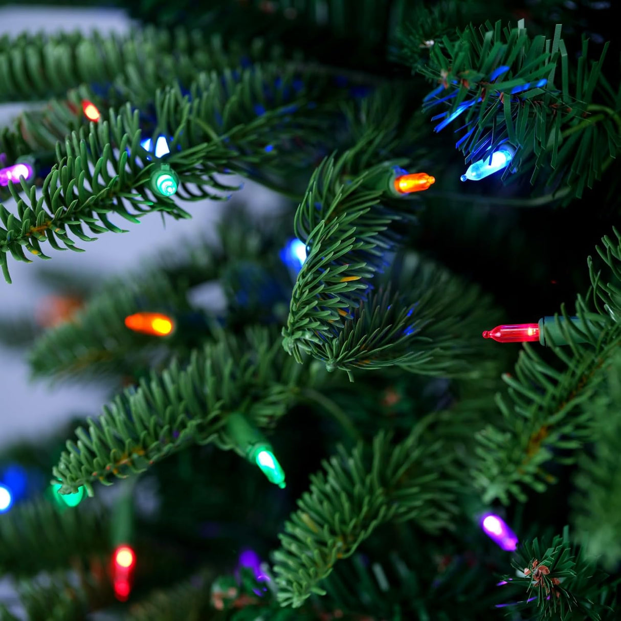 Árbol de Navidad YULETIME 6.5ft Preiluminado con luces LED