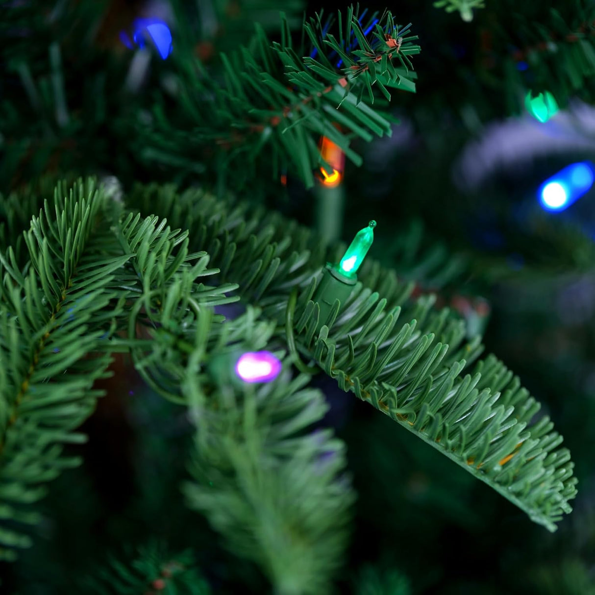 Árbol de Navidad YULETIME 6.5ft Preiluminado con luces LED