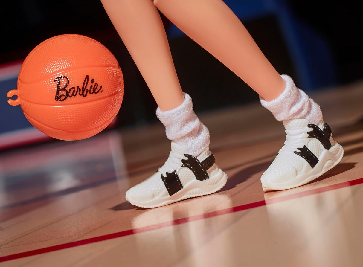 Muñeca Barbie Signature Sue Bird con uniforme y accesorio de baloncesto