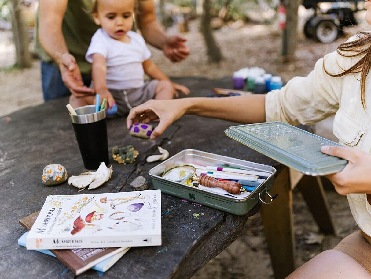 Caja útil clásica 1.25QT con diseño martillado
