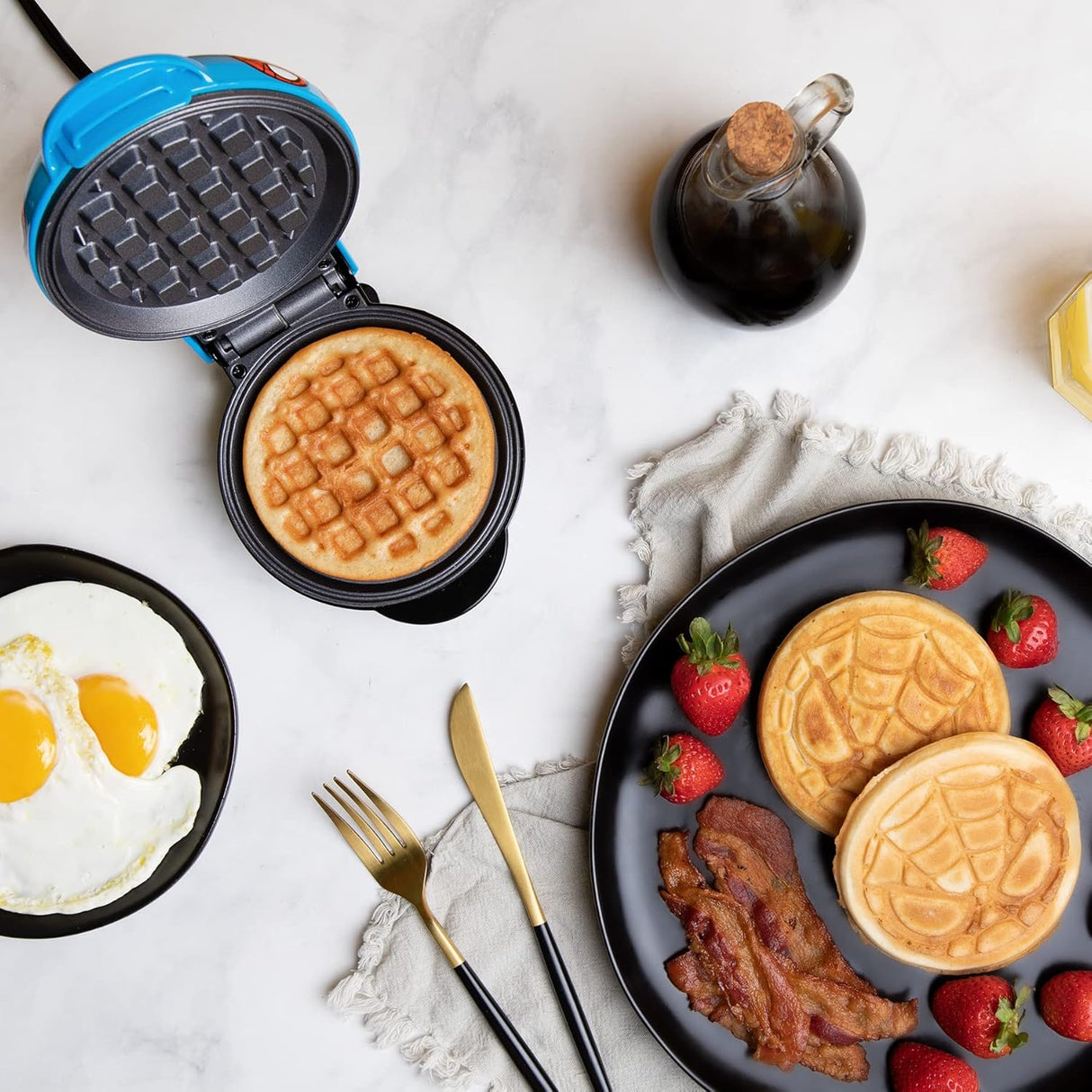 Mini Waffle Maker Spider-Man - Uncanny Brands, Marvel Kitchen