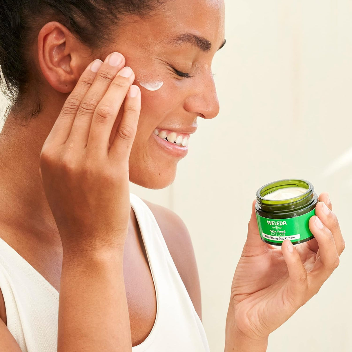 Crema de día nutritiva para el cuidado facial Weleda