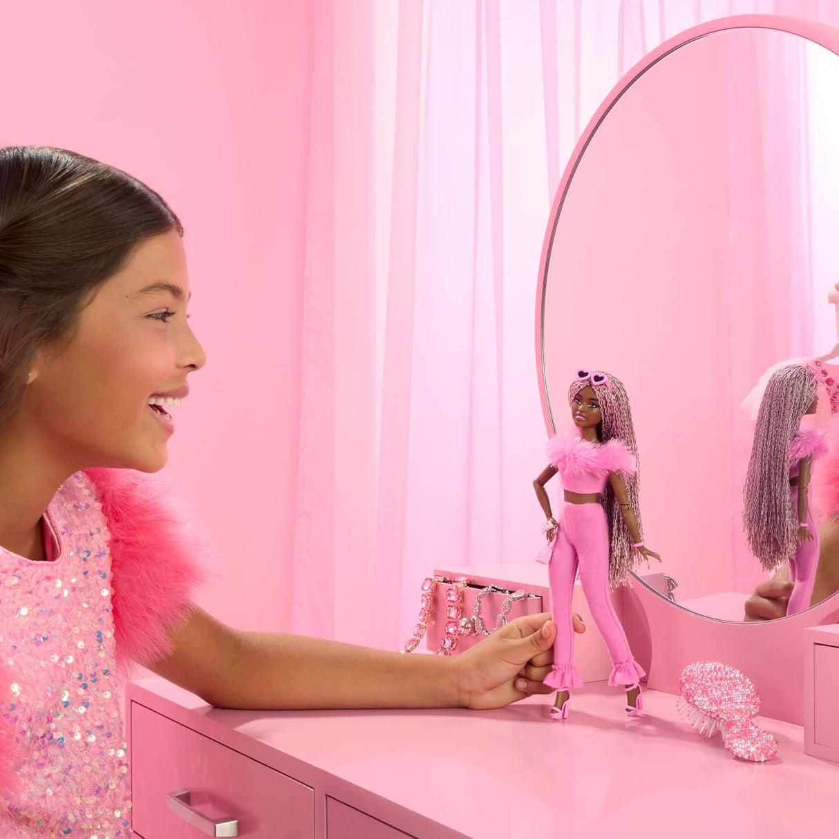 Barbie Deluxe Style Muñeca, Outfit Barbiecore, Trenzas, Accesorios