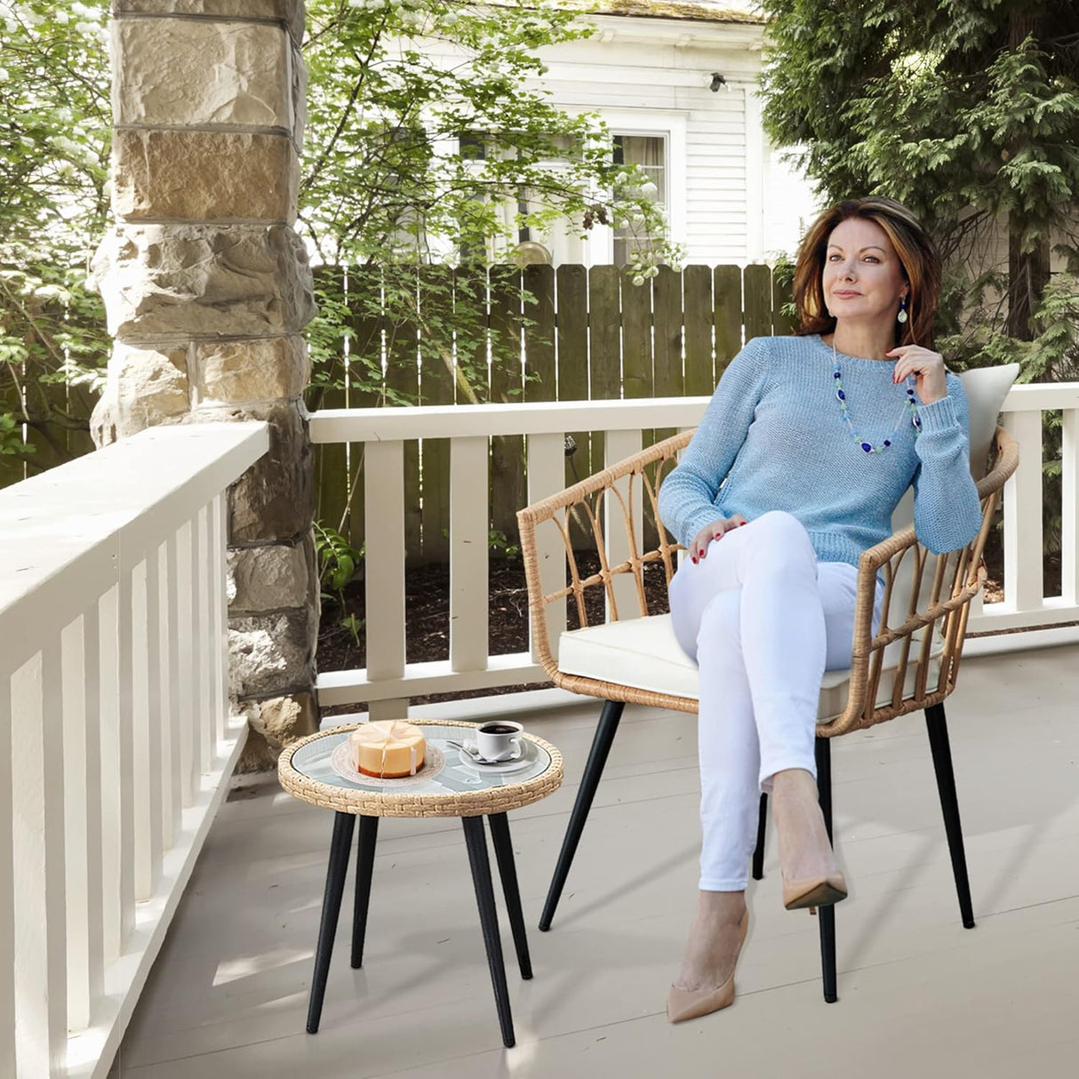 WENHAUS Juego de 3 piezas de muebles de mimbre para patio, juego de muebles de mimbre para todo tipo de clima, juego de conversación con cojines de mesa redonda para jardín, balcón, patio, porche, cubierta, beige