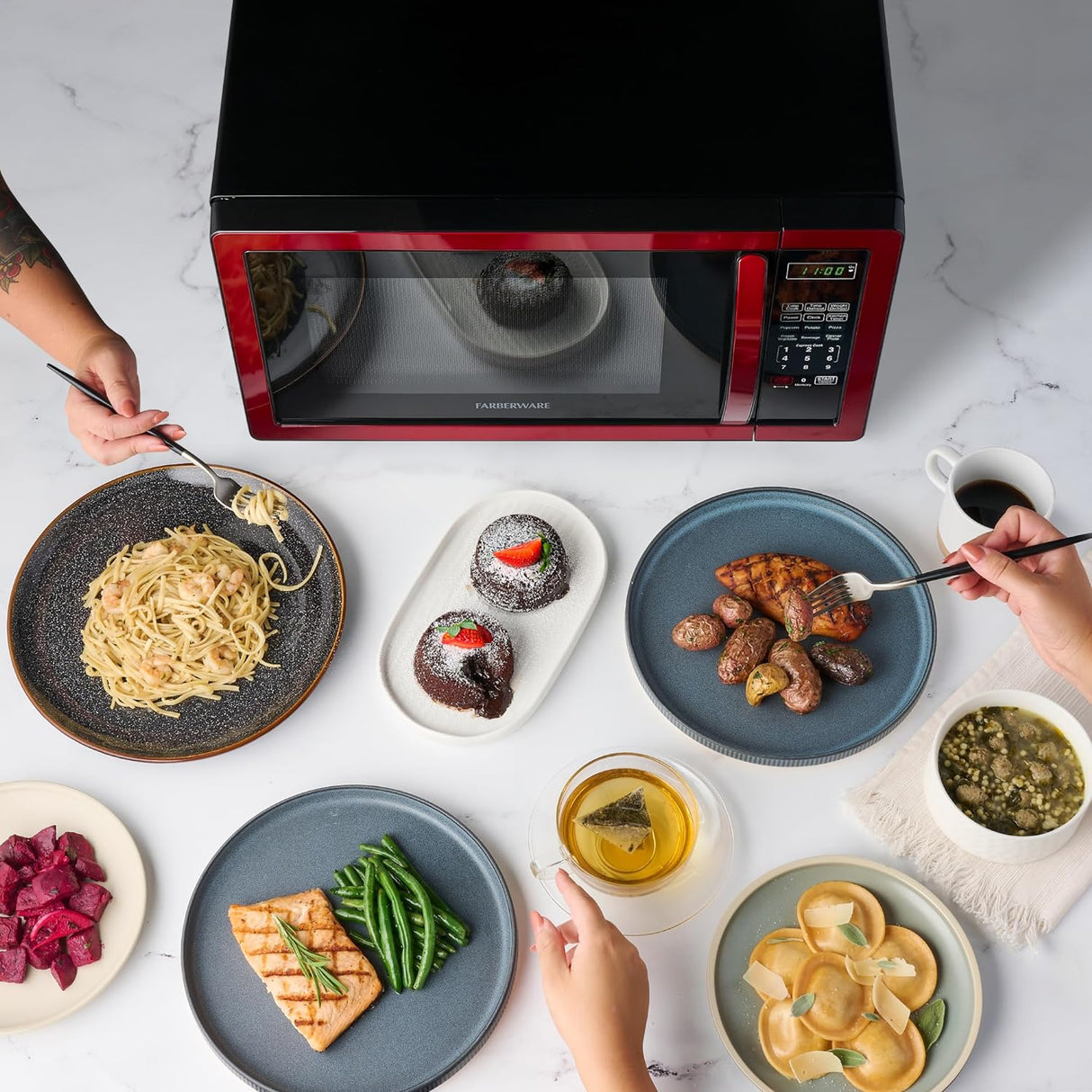 Microondas Farberware 1000W 1.1 cu ft con Luz LED y Bloqueo Infantil