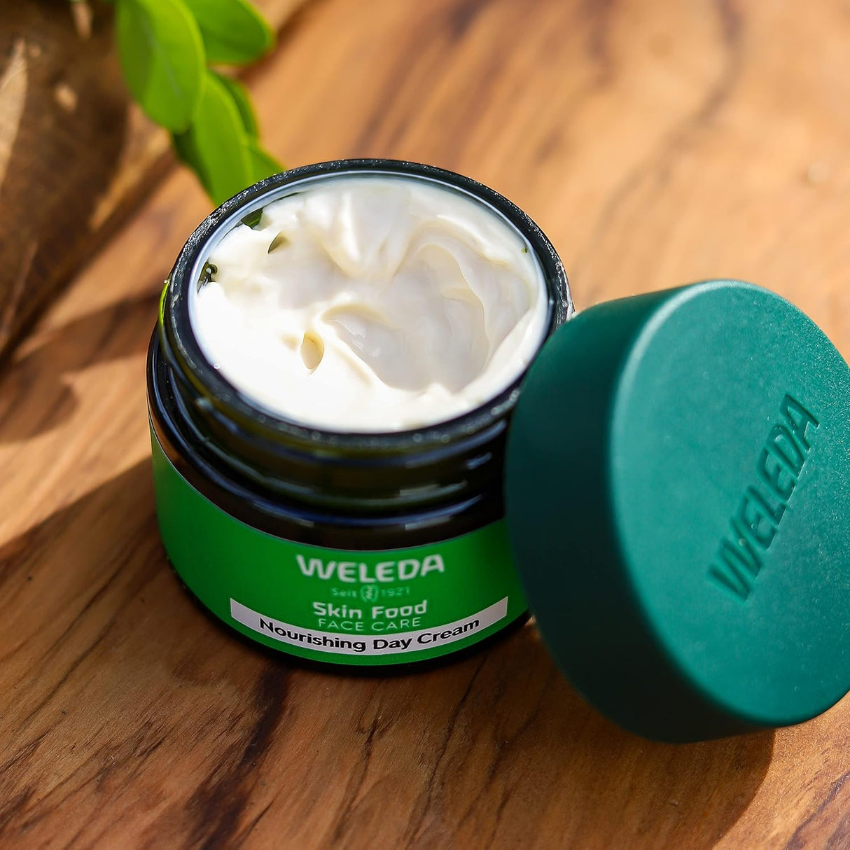 Crema de día nutritiva para el cuidado facial Weleda
