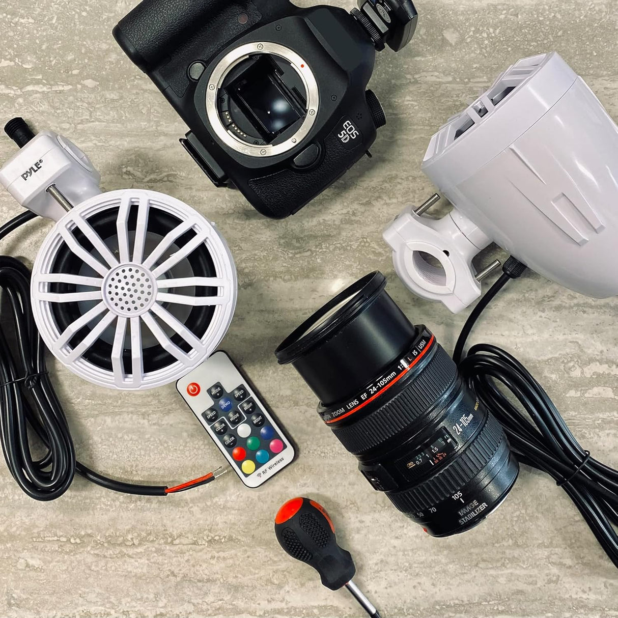 Parlantes todoterreno impermeables blancos PYLE PLMRBT33WT