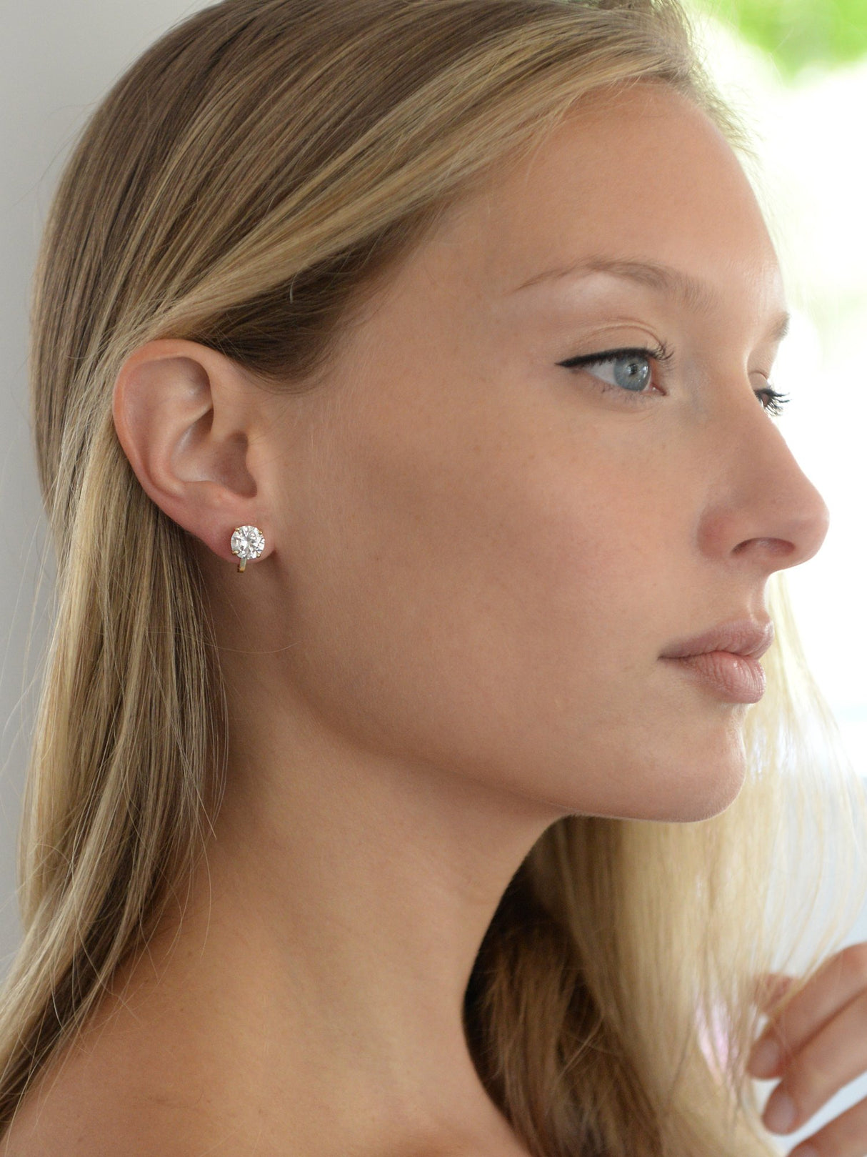 Pendientes con clip Mariell de 14 quilates chapados en oro