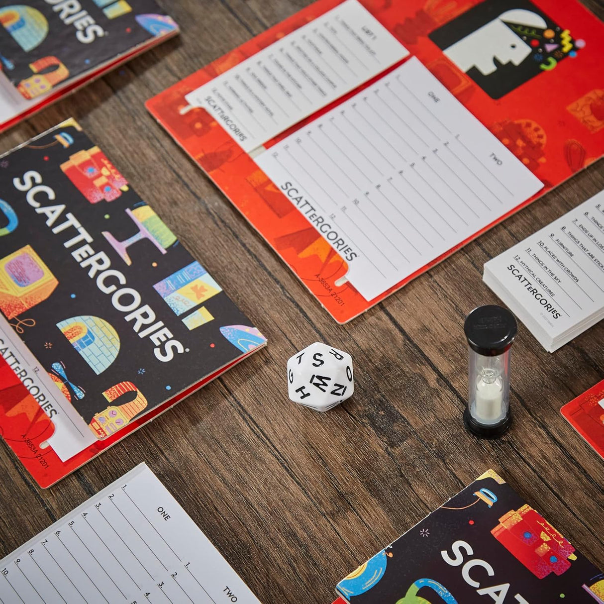 Juego de Scattergories de Hasbro, para 2+ jugadores, clásico