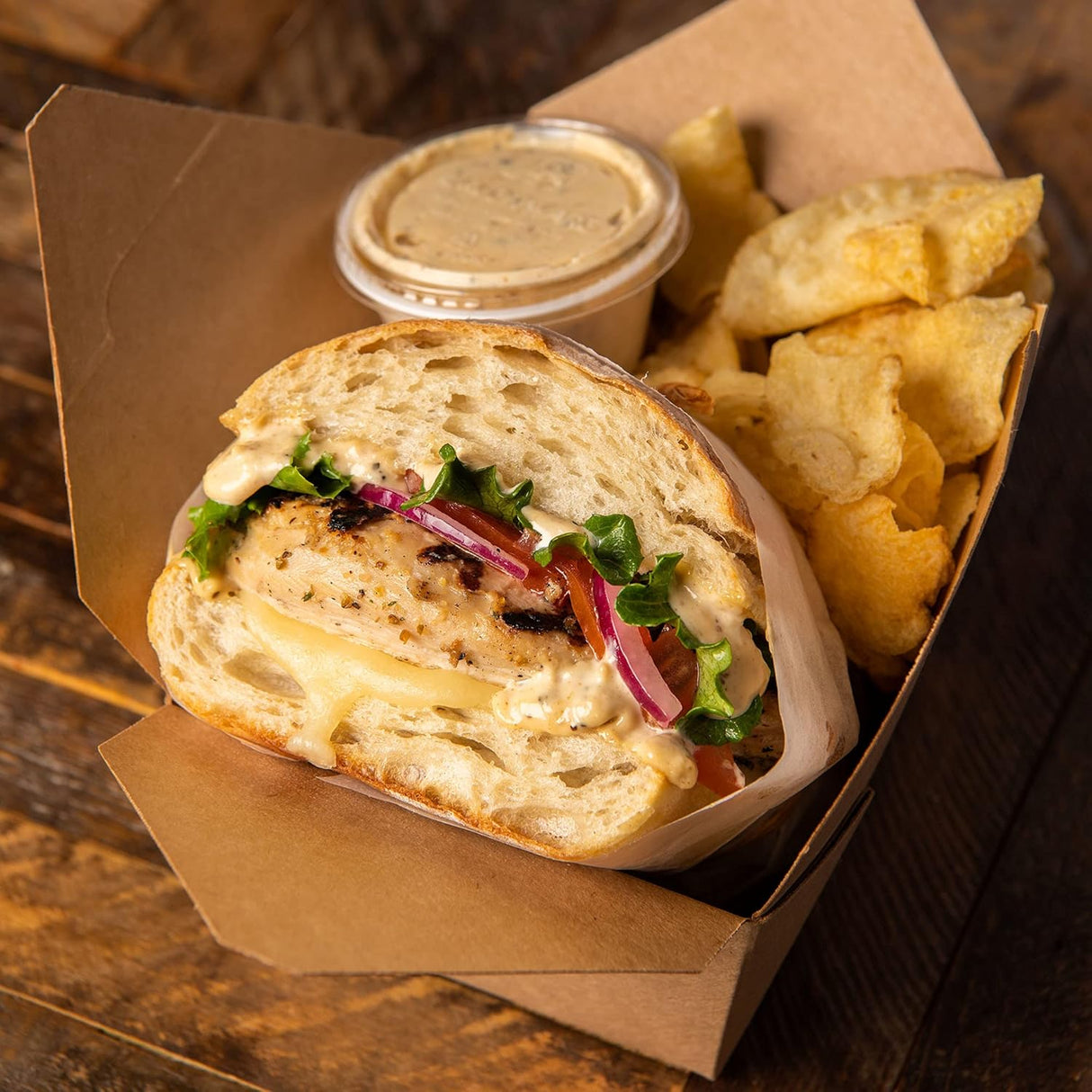 French's Stone Ground Dijon Mustard, 32 onzas, un recipiente de 32 onzas de mostaza Dijon hecha con chardonnay real, perfecto para sándwiches delicatessen, vinagretas, salsas y más