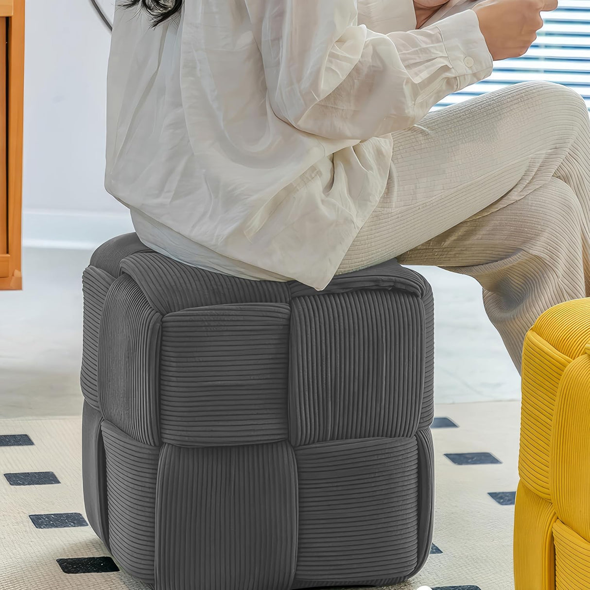 Otomanas Cuadradas Suaves de Diseño de Corduroy