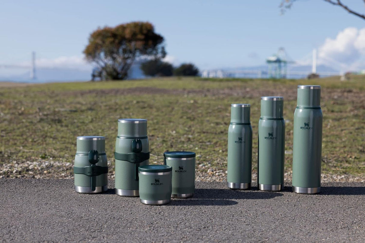 Vaso de viaje aislado Adventure to Go.