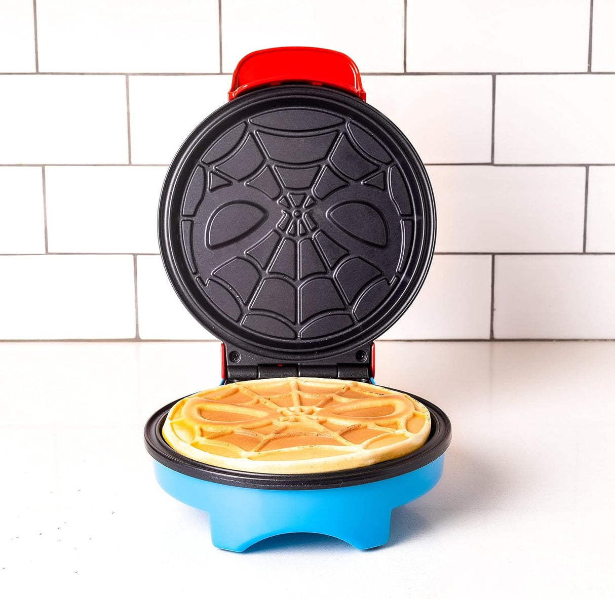 Waffle Maker Uncanny Brands Spiderman - Máscara de Spidey