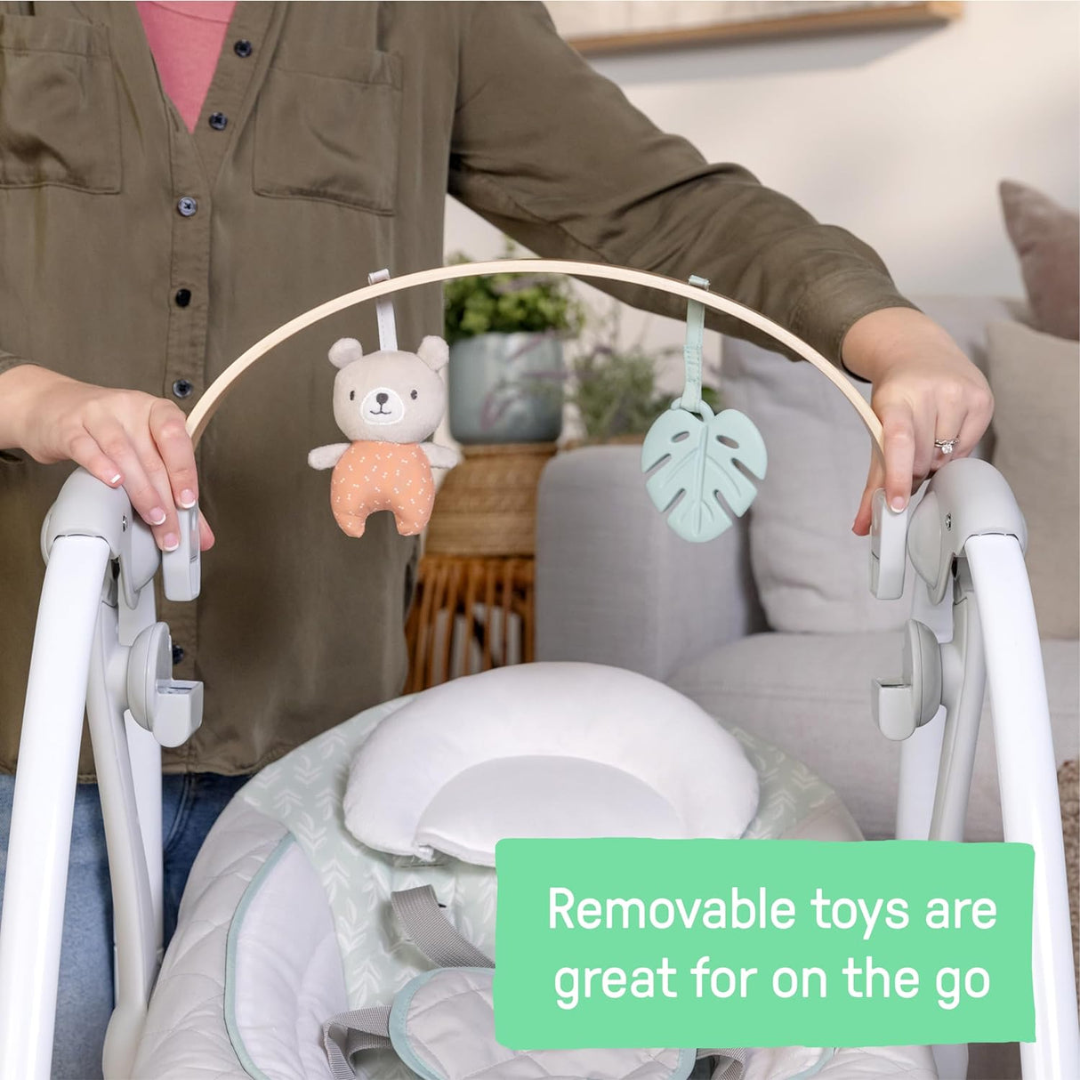 Ingenuity Cozy Spot Swing n Go - Columpio portátil, barra de juguete de madera extraíble y giratoria, 6 velocidades, para edades de 0 a 9 meses, hasta 20 libras