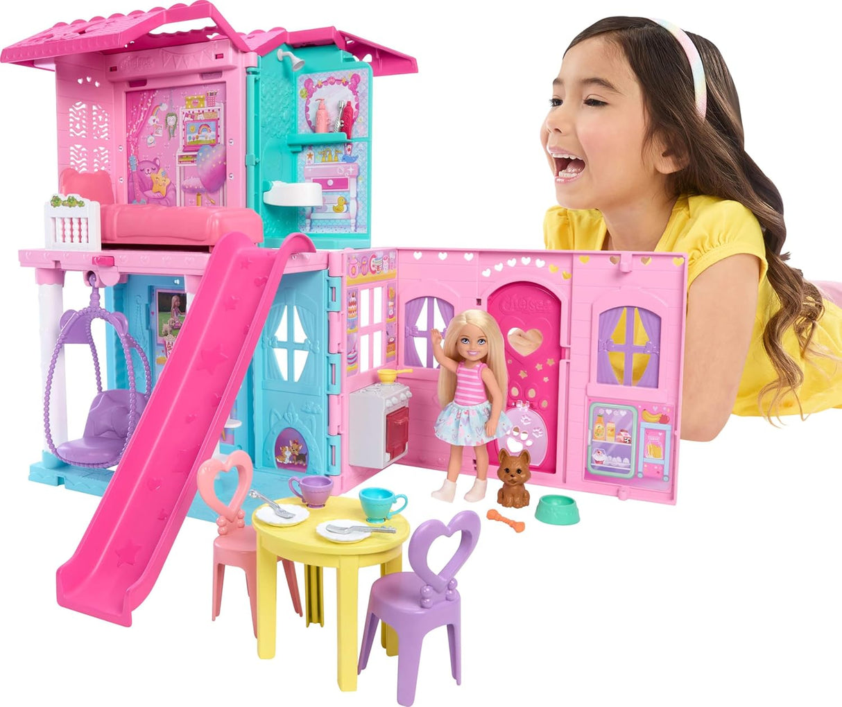 Casa de Muñecas Barbie Chelsea con 15+ accesorios, 5 áreas y tobogán