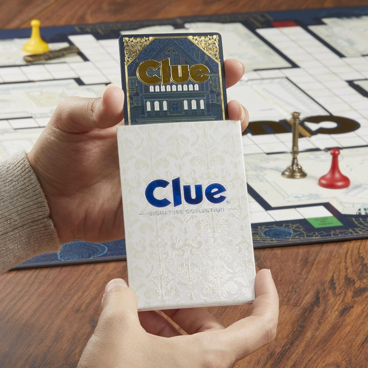Juego de Mesa Clue, Hasbro Gaming, Colección Premium, 2-6 Jugadores