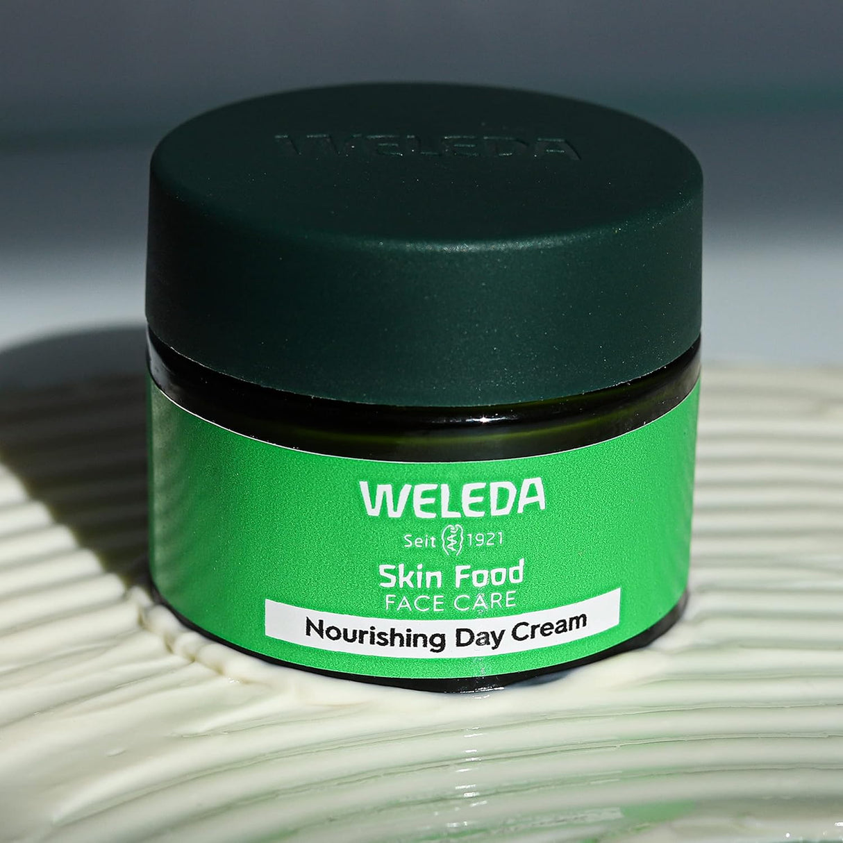 Crema de día nutritiva para el cuidado facial Weleda