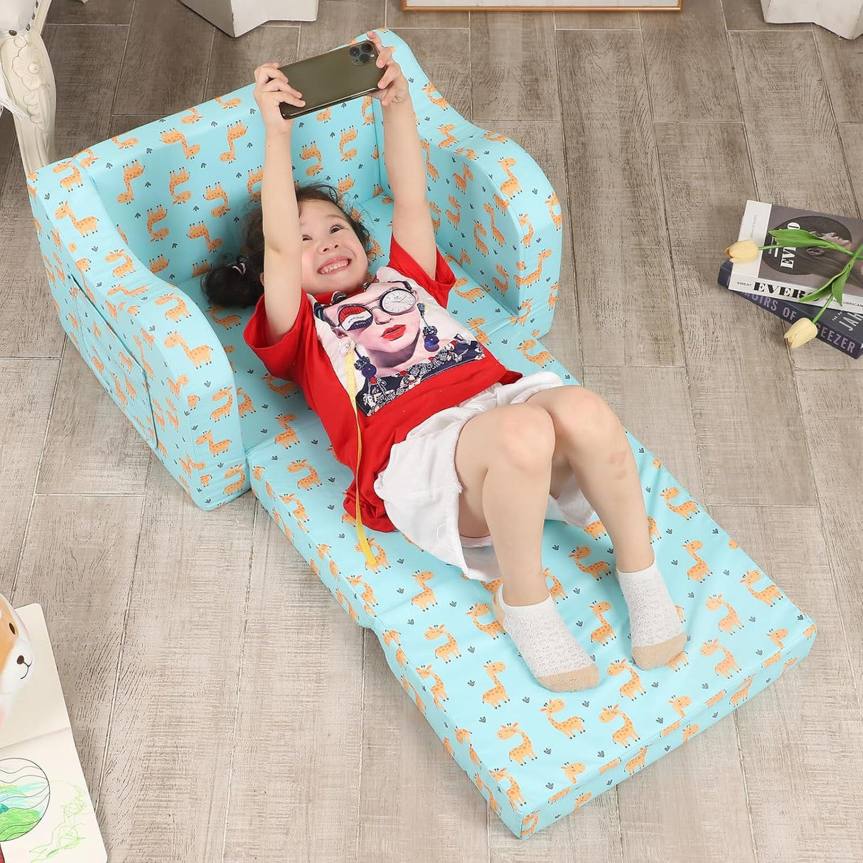 Linda silla infantil convertible a cama con diseño de Jirafa
