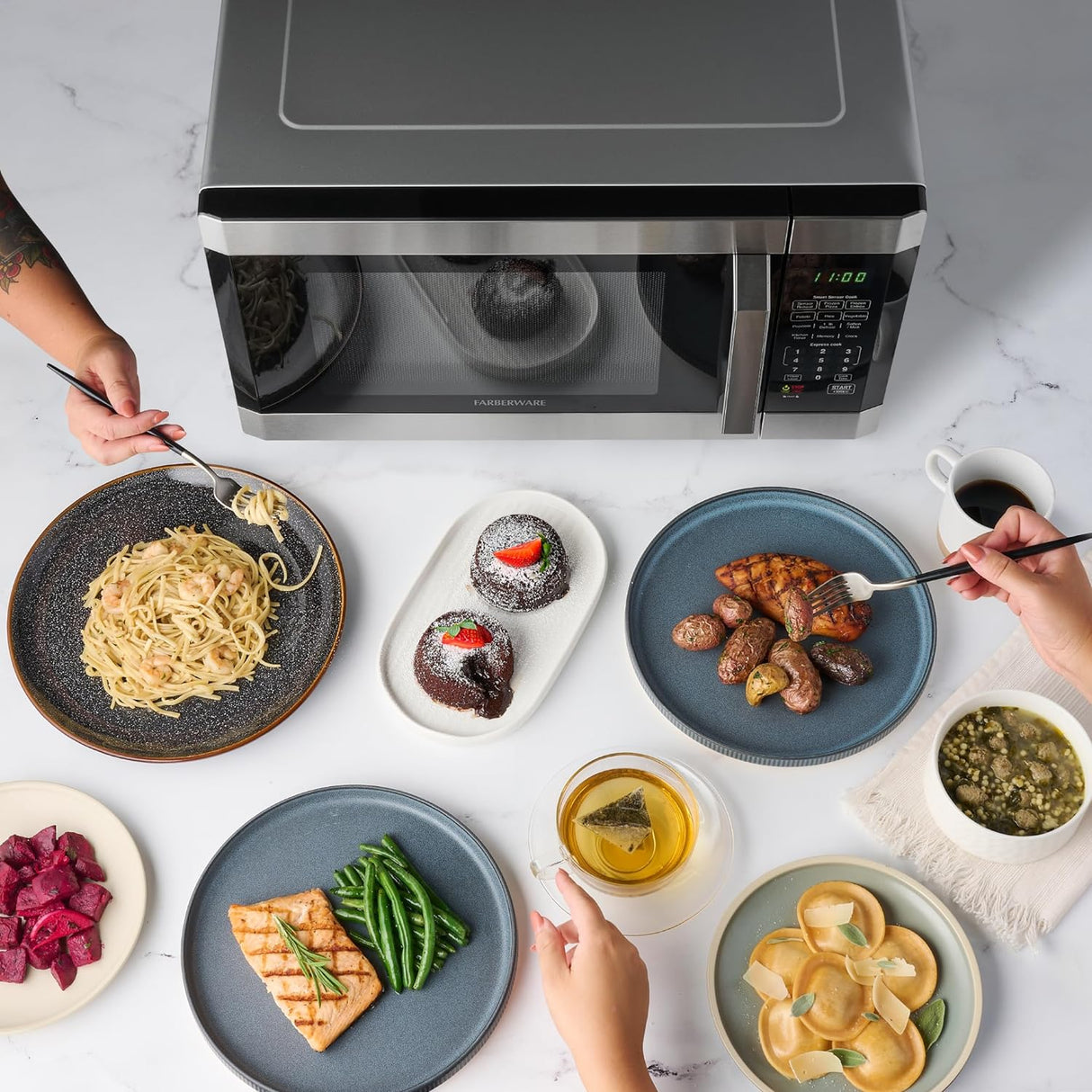 Microondas Farberware 1.6 cu ft 1100W, Sensor, Fácil Limpieza