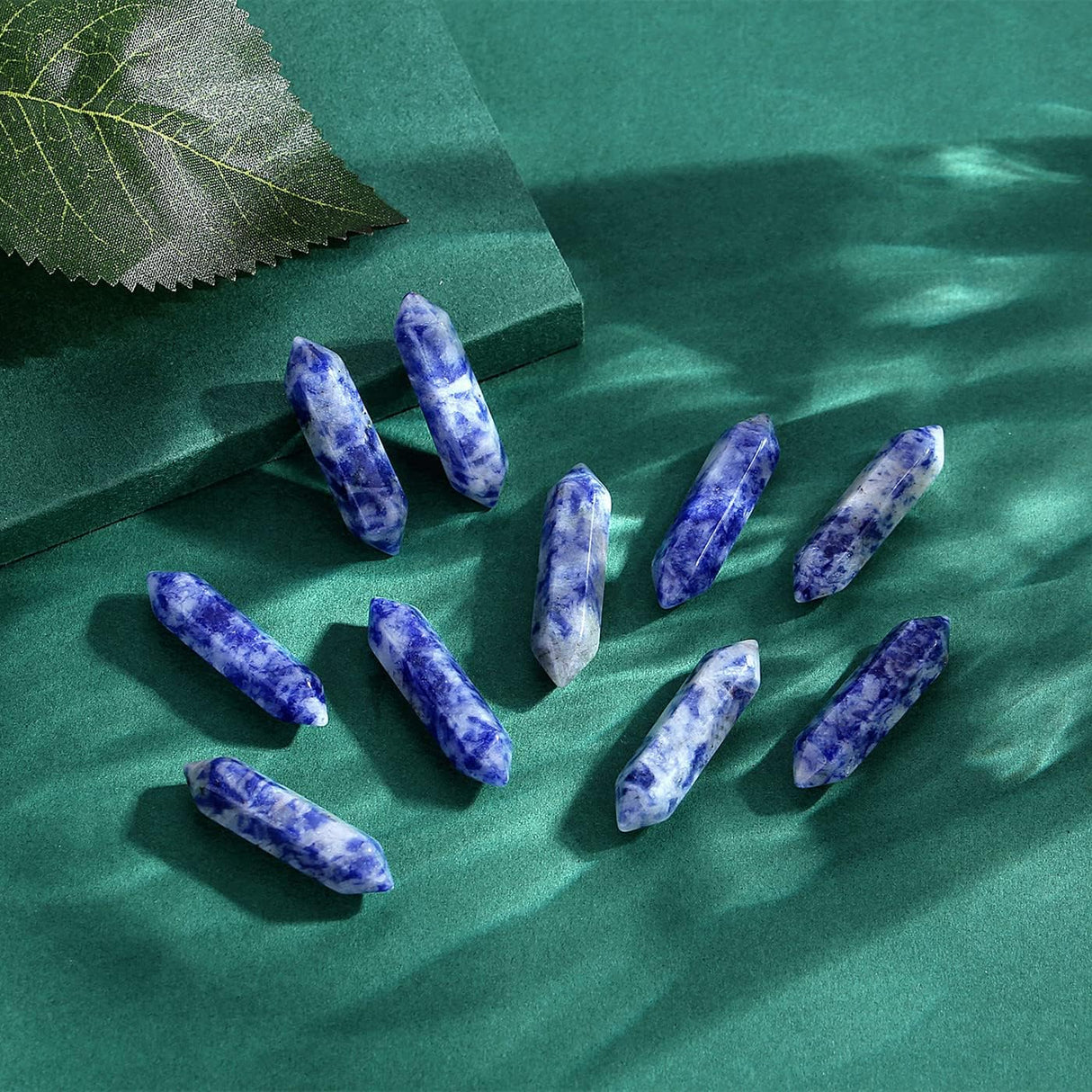Juego de 10 varitas de cristales de sodalita azules y blancos