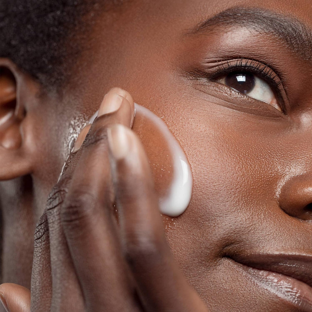 suero facial antienvejecimiento con ácido láctico y AHA