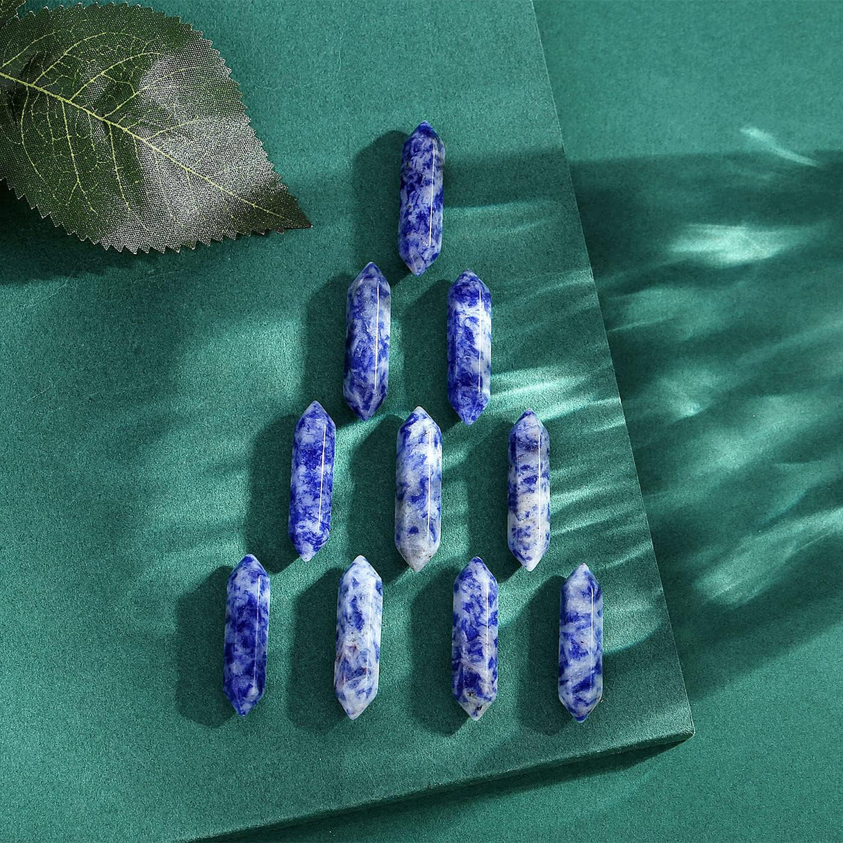 Juego de 10 varitas de cristales de sodalita azules y blancos