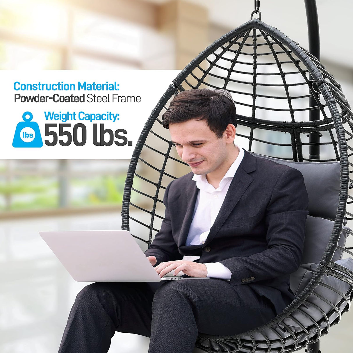 Sillón mecedor de mimbre y ratán con cojín SERENELIFE