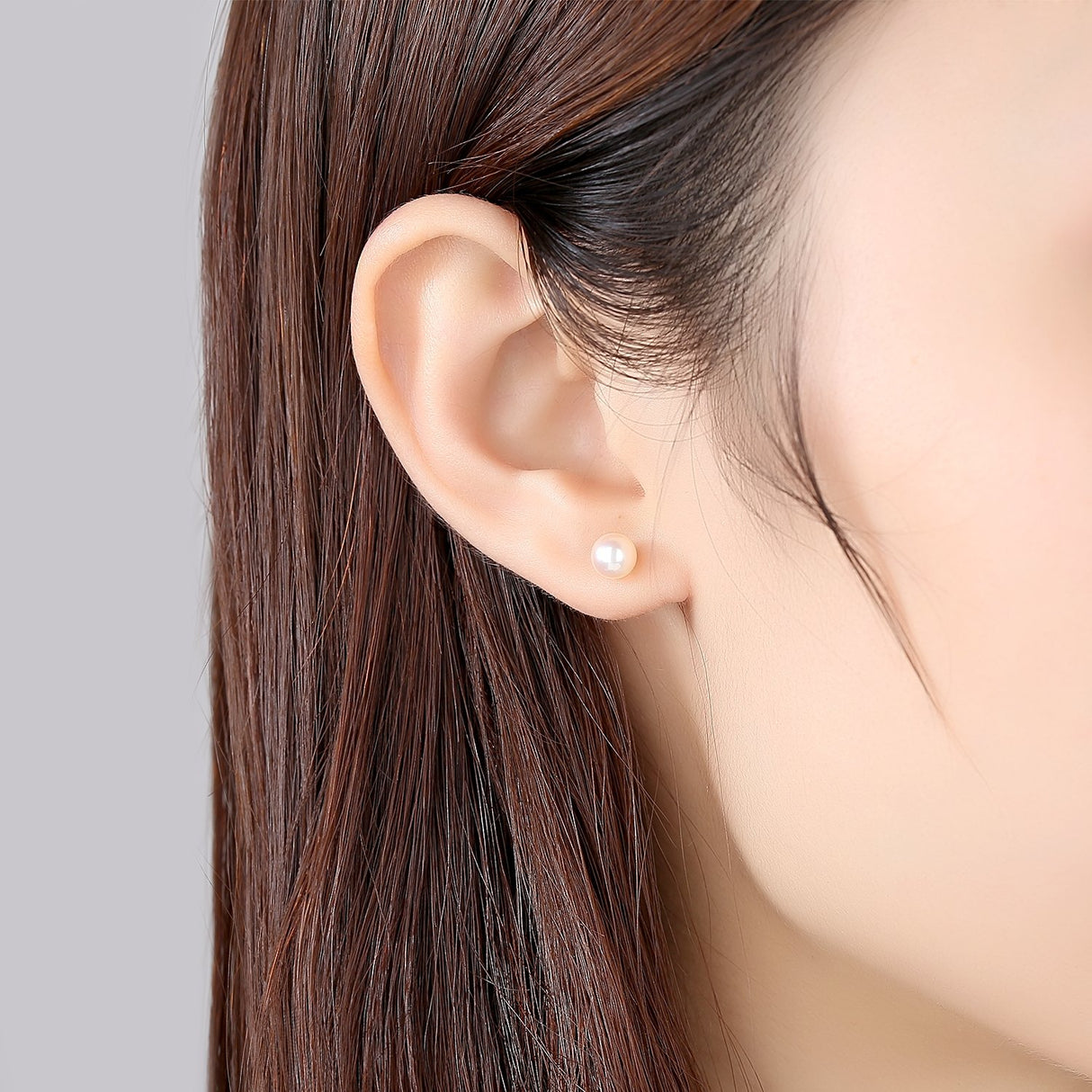 Aretes de perlas cultivadas de agua dulce de oro de 14K