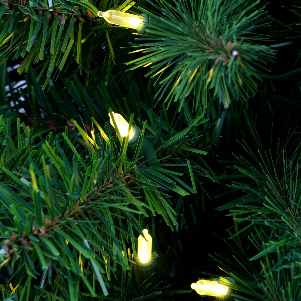 Árbol de Navidad YULETIME 6.5ft Preiluminado con luces LED