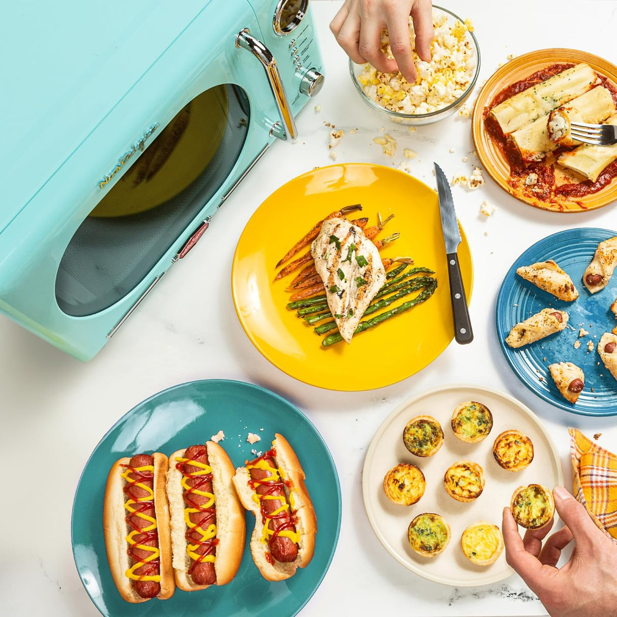 Horno microondas Nostalgia Retro 0.7 Cu. Ft. 700-Watts, Aqua