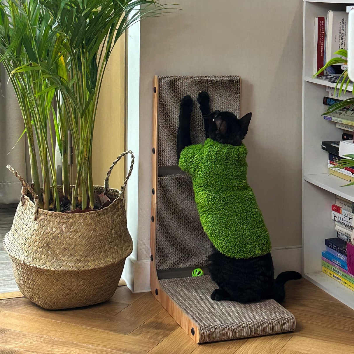 Rascador para gatos en forma de L con 2 bolas de juguete