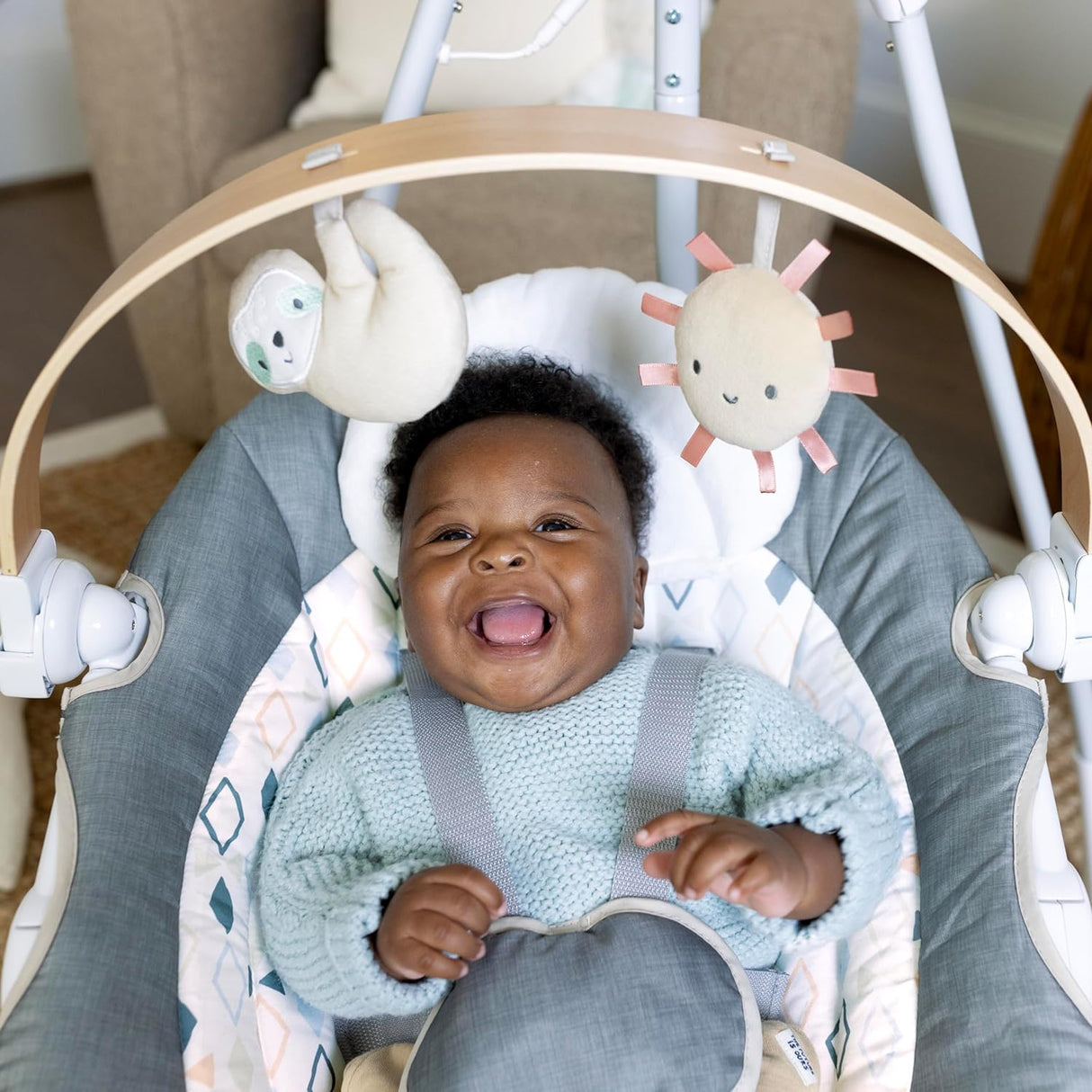 Ingenuity SimpleComfort - Columpio compacto relajante, barra de juguetes giratoria, asiento giratorio, 6 velocidades, para edades de 0 a 9 meses, hasta 20 libras, Parker