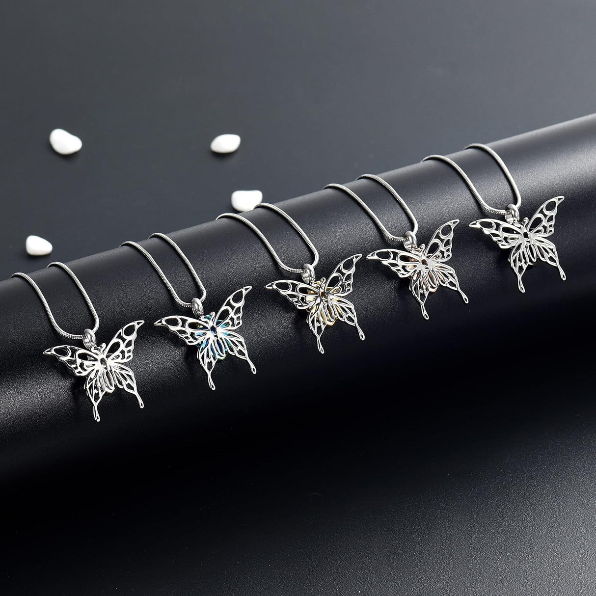 Collar de urna de cremación con alas de mariposa