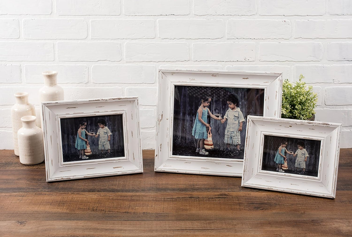 Colección de portarretratos de madera envejecida