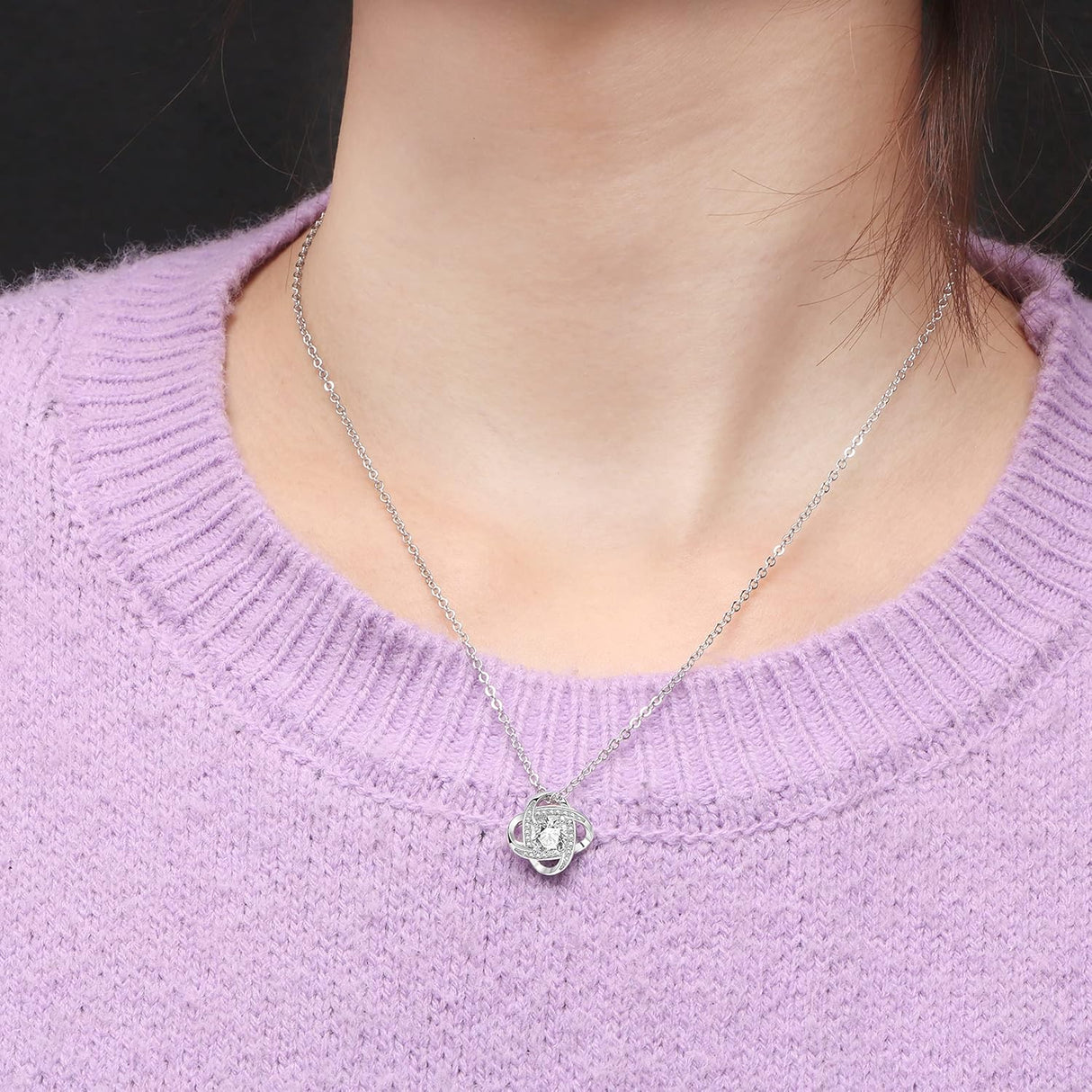 Collar de nudo de amor de circonita cúbica para mujer