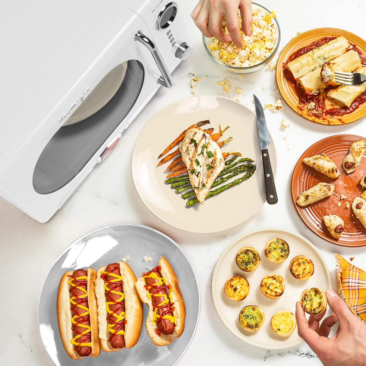 Microondas Nostalgia Retro 0.7 Cu. Ft. 700W con Display LED