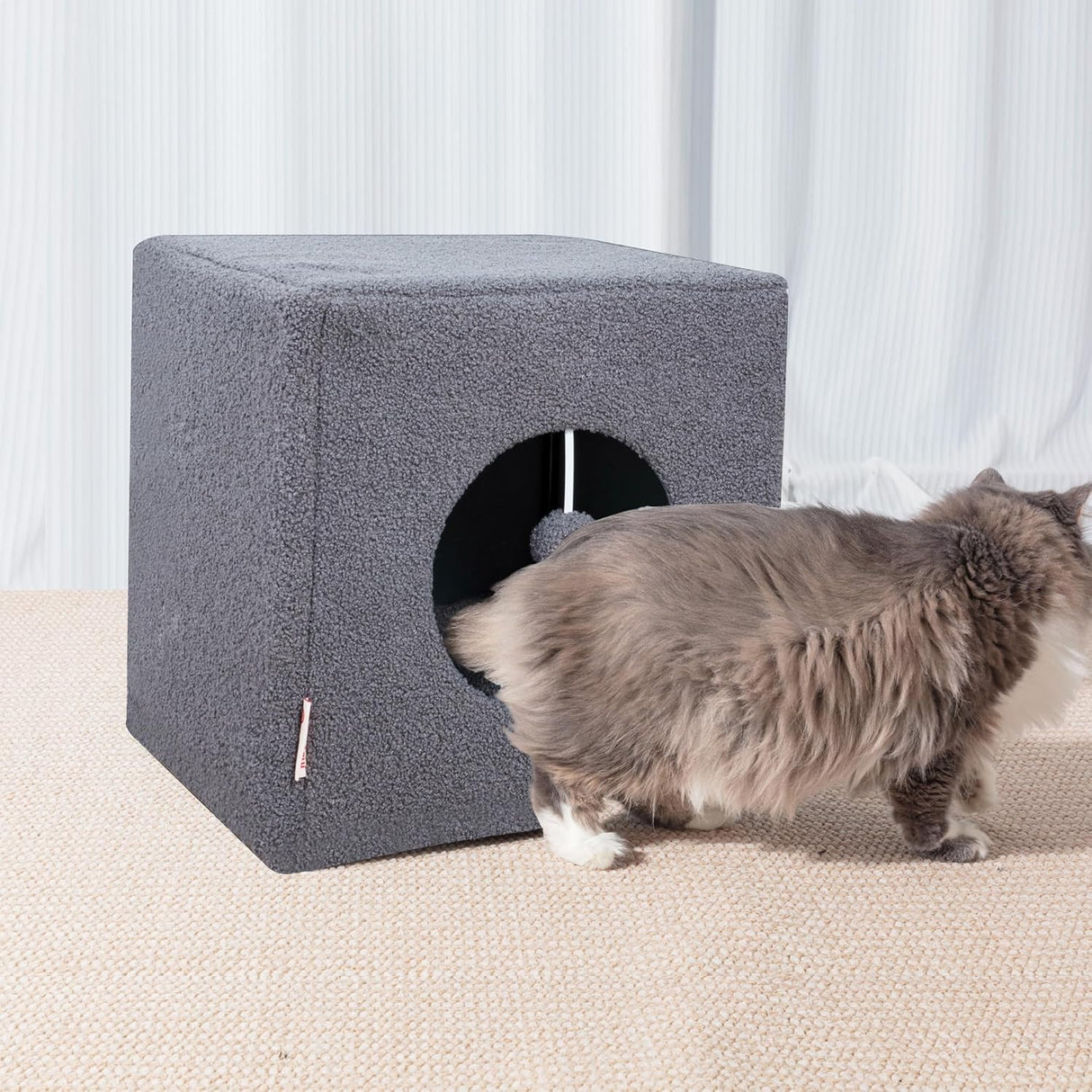 Casa para Gatos de Interior - Marca X, Espacio Seguro, Modelo Y