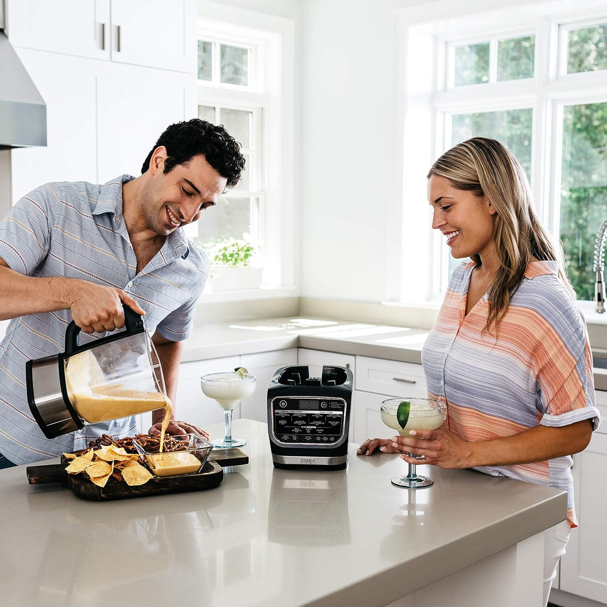 Licuadora Ninja Foodi Heat-iQ 64 oz, HB150C/HB152