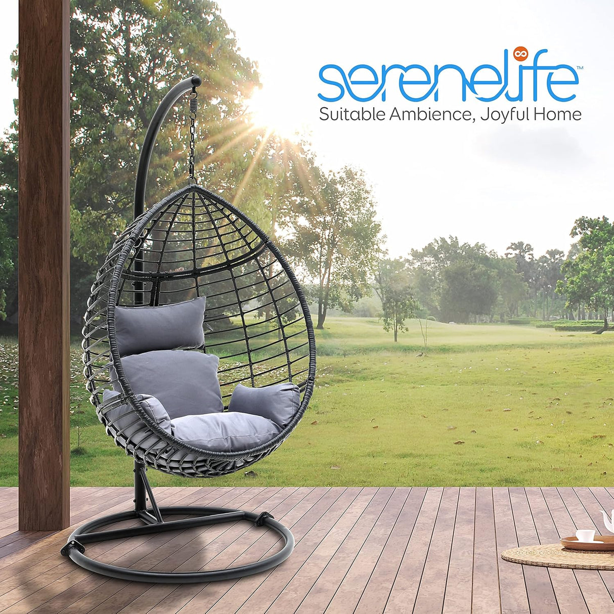 Sillón mecedor de mimbre y ratán con cojín SERENELIFE