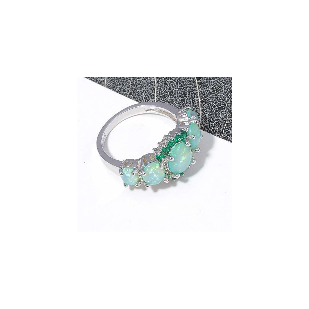 Anillo con piedras preciosas