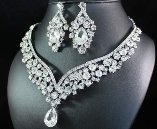 Elegante babero de cristal austriaco con diamantes