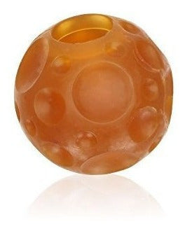 La pelota para perros está hecha de caucho natural no tóxico