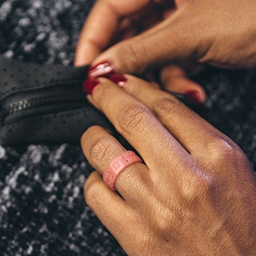 Anillo De Silicona Perforada Dorada Qalo Para Hombre