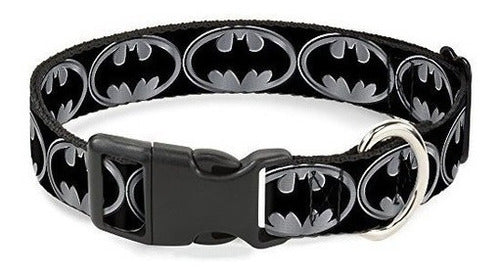 Abroche El Collar De Plástico Negro /plateado Con El Escudo