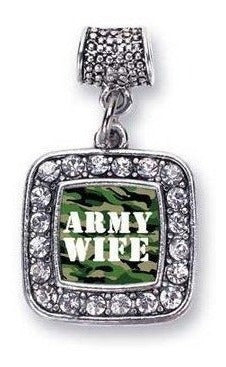 El Encantamiento Del Cónyuge Del Soldado De La Esposa Del