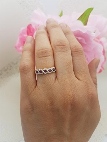 Anillo de oro de 10k con diamantes y rubi