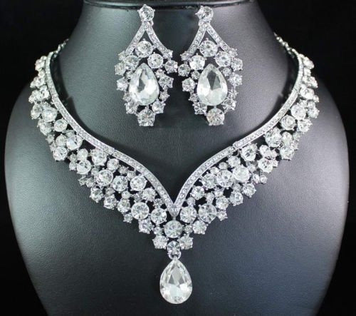 Elegante babero de cristal austriaco con diamantes