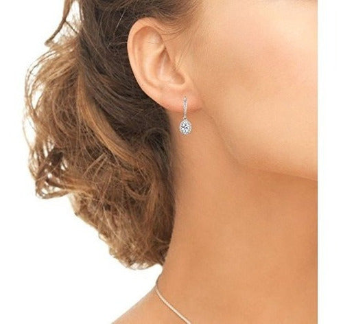 Aretes Colgantes De Halo De Zafiro Blanco Ovalado